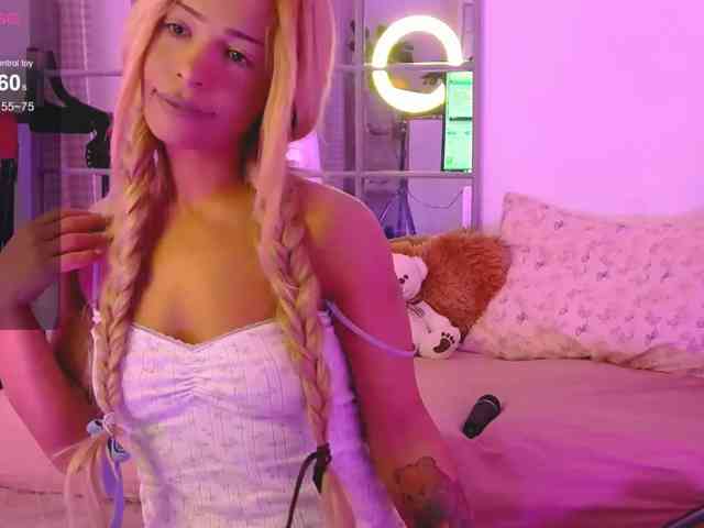 SarahRaiynex webcam