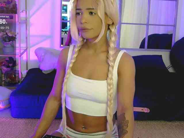 SarahRaiynex webcam