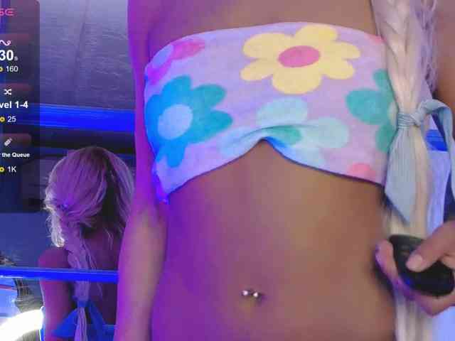 SarahRaiynex webcam