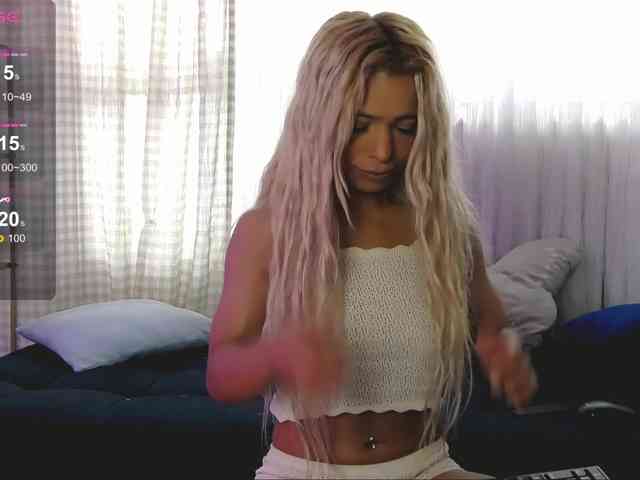 SarahRaiynex webcam