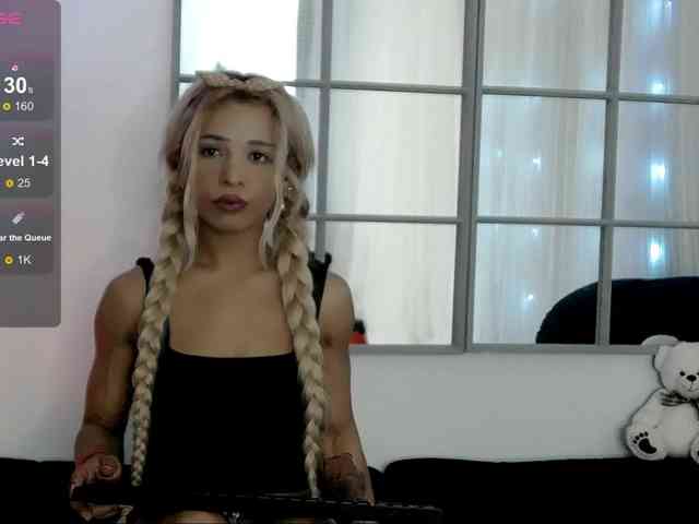 SarahRaiynex webcam