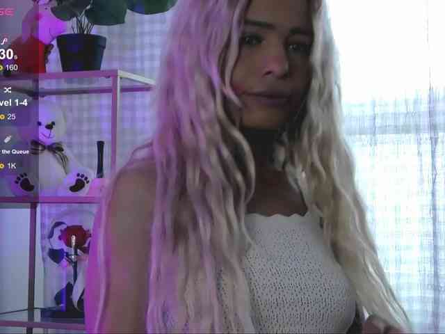 SarahRaiynex webcam