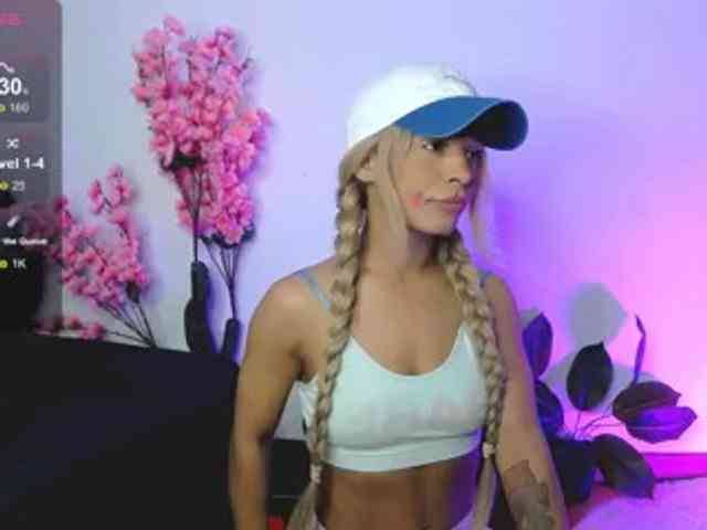 SarahRaiynex webcam