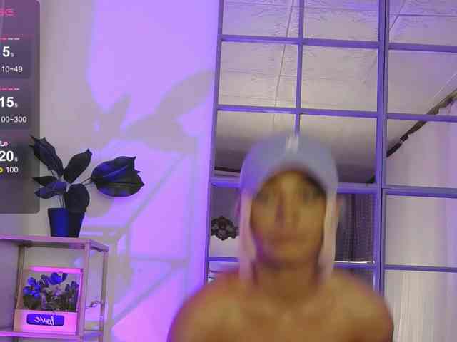 SarahRaiynex webcam