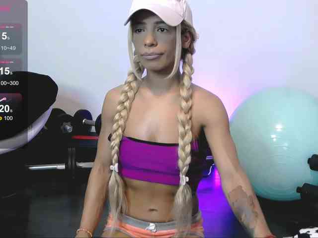 SarahRaiynex webcam