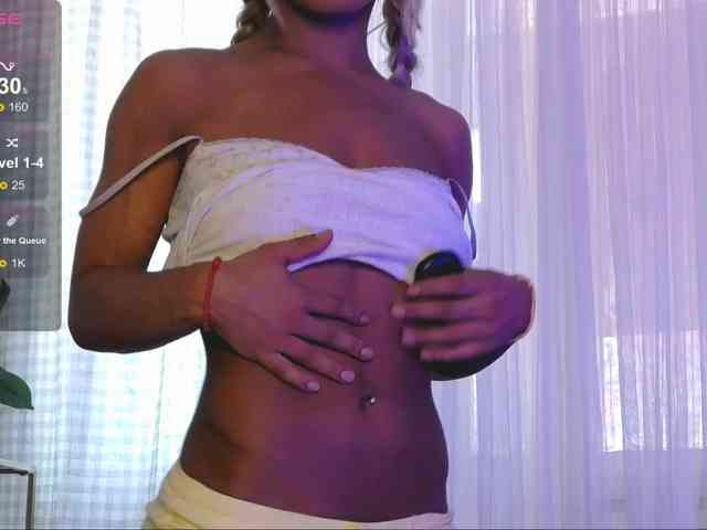SarahRaiynex webcam