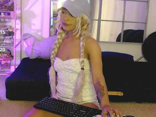 SarahRaiynex webcam