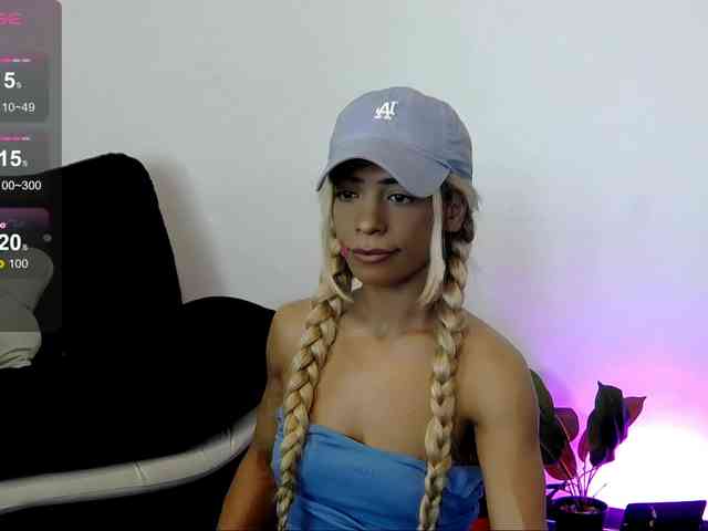 SarahRaiynex webcam