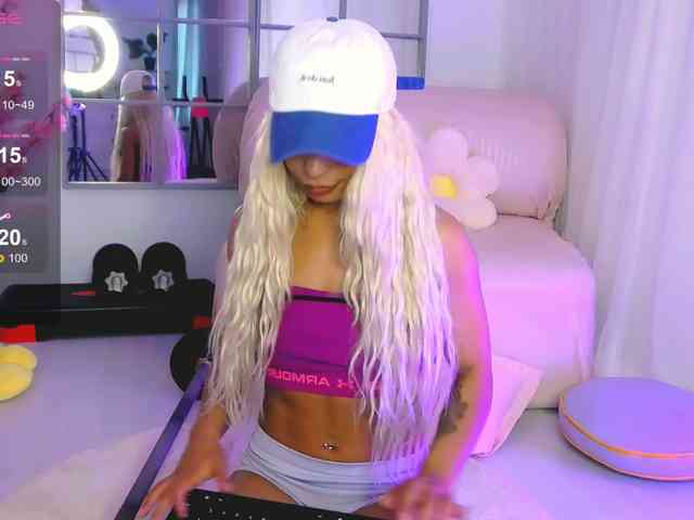 SarahRaiynex webcam