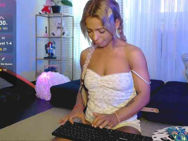 SarahRaiynex webcam