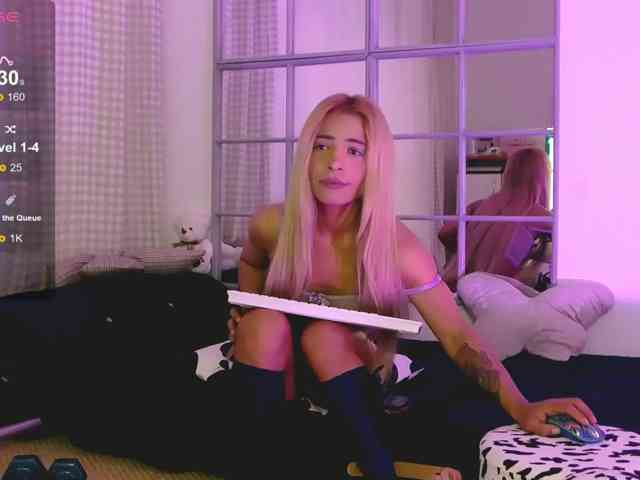SarahRaiynex webcam