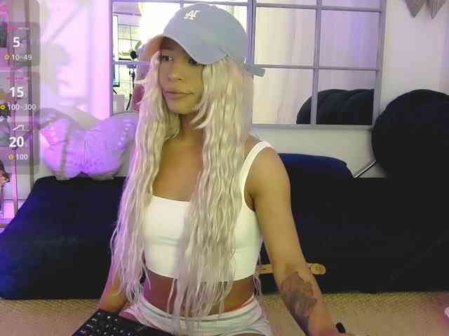 SarahRaiynex webcam