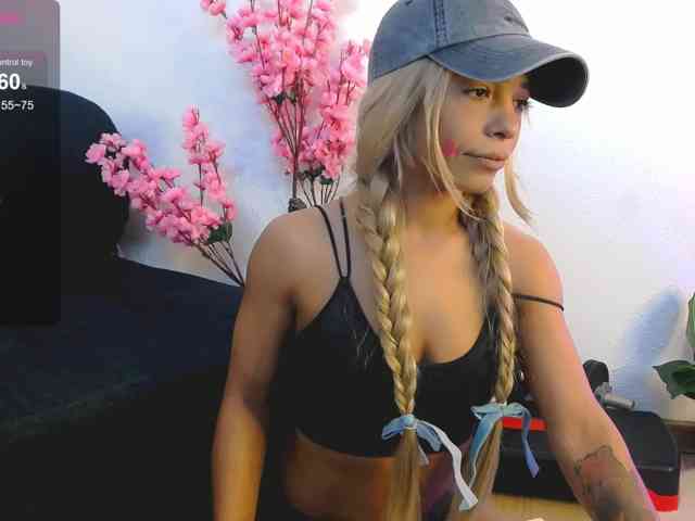 sarahraiynex's live room