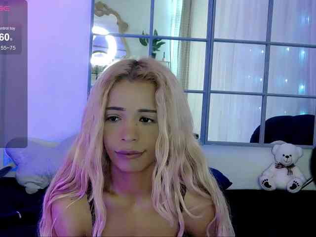 SarahRaiynex webcam