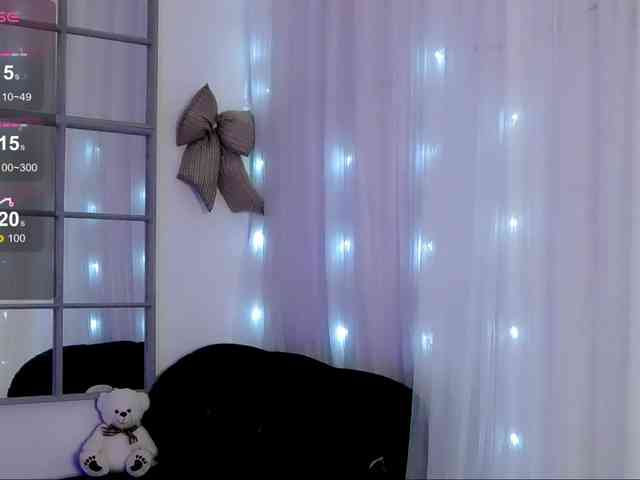 SarahRaiynex webcam