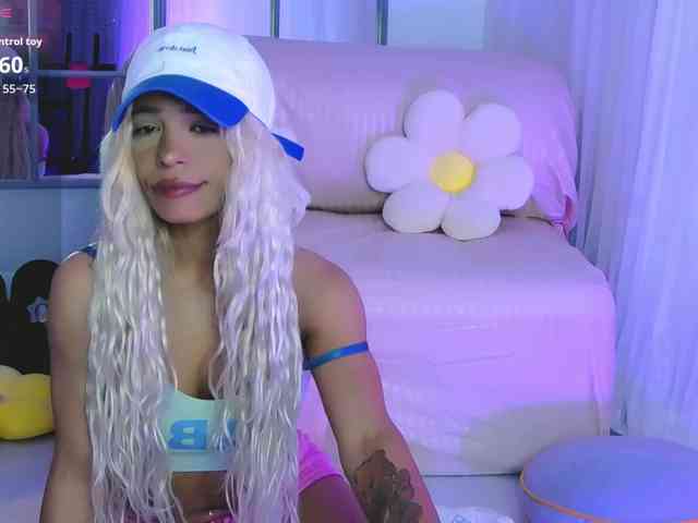SarahRaiynex webcam