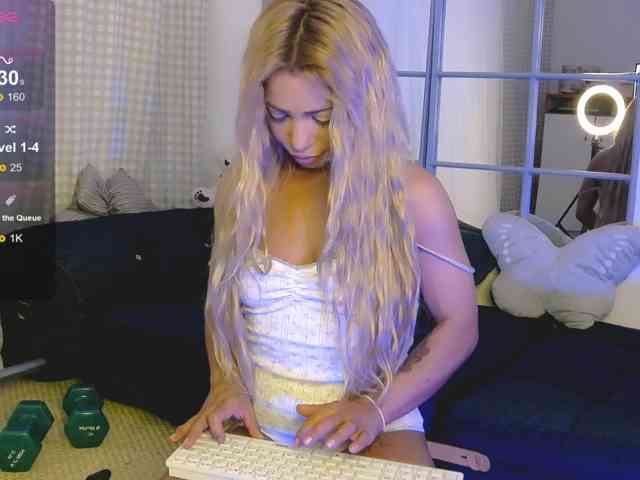 SarahRaiynex webcam