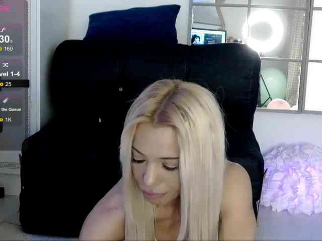 SarahRaiynex webcam