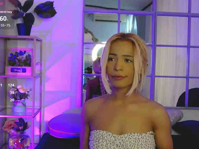 SarahRaiynex webcam