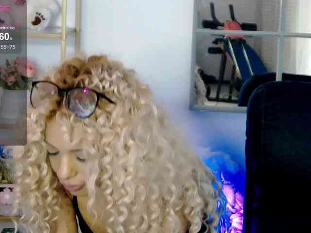 SarahRaiynex webcam