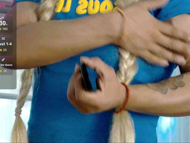 SarahRaiynex webcam