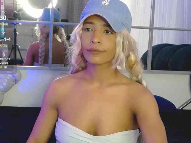 SarahRaiynex webcam