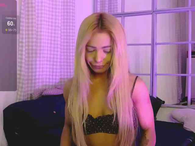 SarahRaiynex webcam