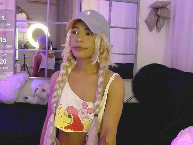 SarahRaiynex webcam