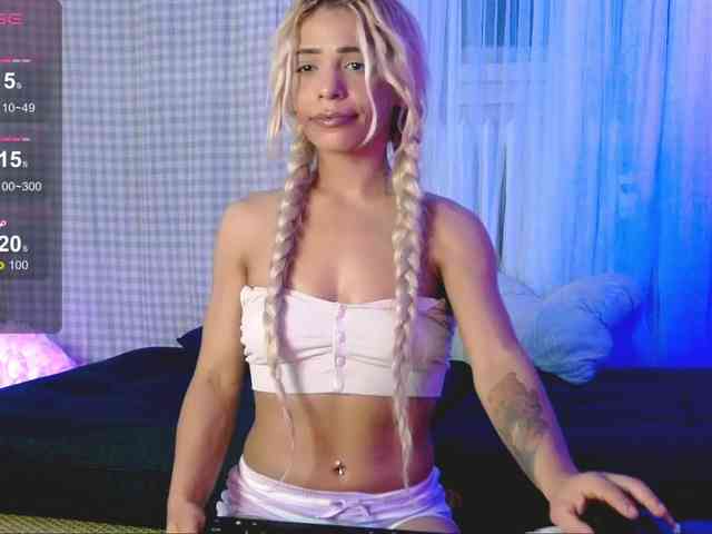 SarahRaiynex webcam