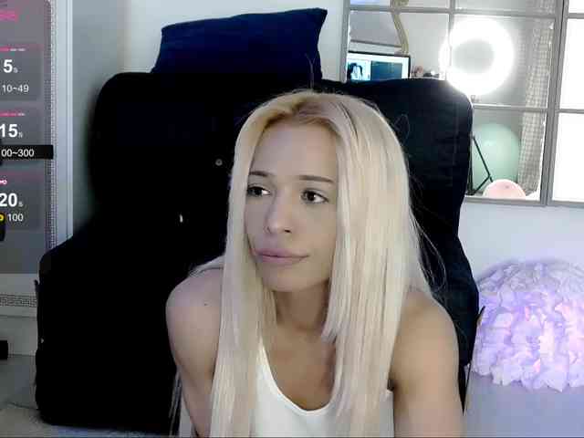 SarahRaiynex webcam