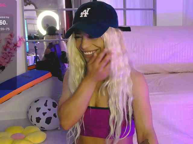 SarahRaiynex webcam