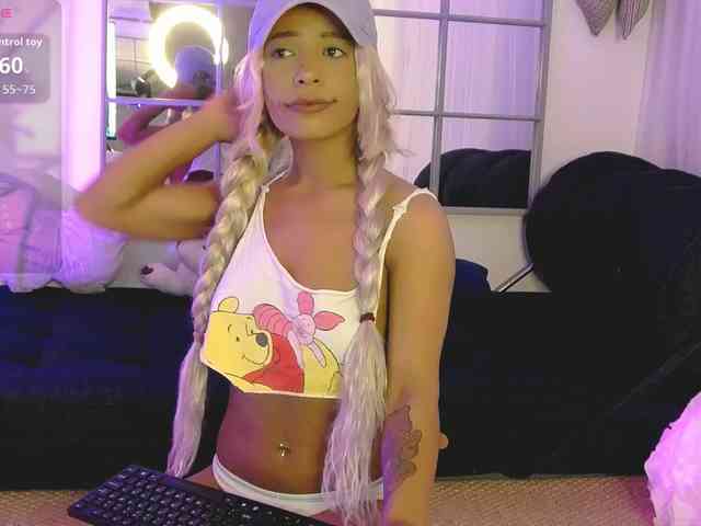 SarahRaiynex webcam