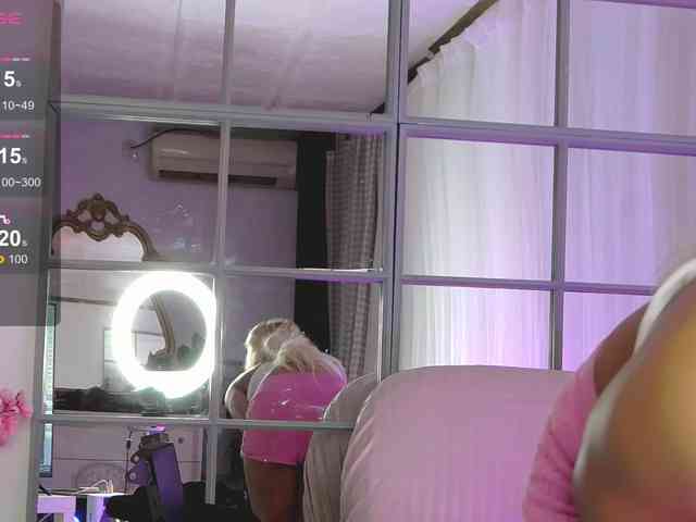 SarahRaiynex webcam