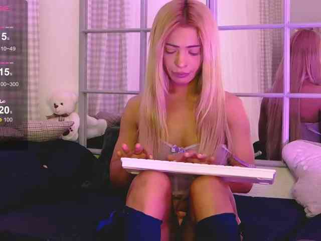 SarahRaiynex webcam