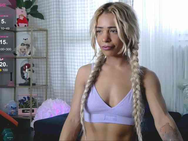 SarahRaiynex webcam