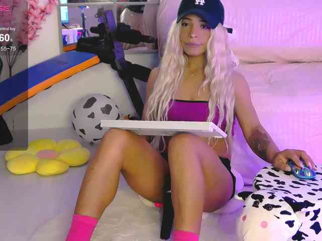 SarahRaiynex webcam