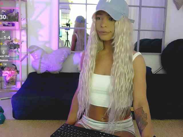 SarahRaiynex webcam