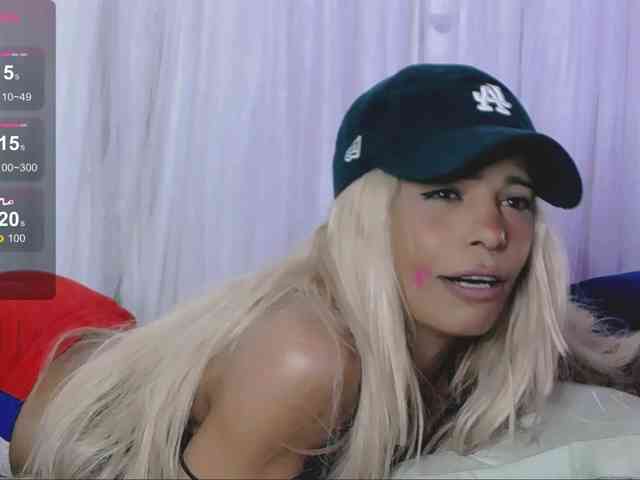 SarahRaiynex webcam