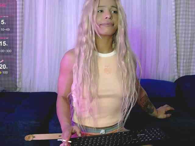 SarahRaiynex webcam