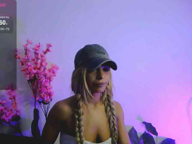 SarahRaiynex webcam