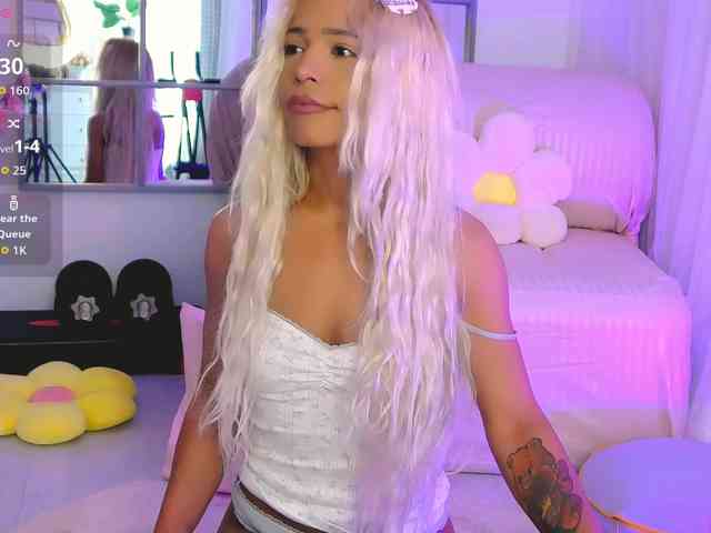SarahRaiynex webcam