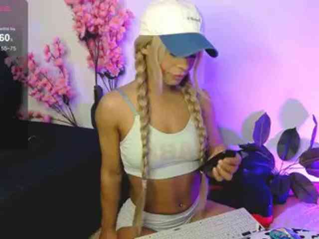 SarahRaiynex webcam