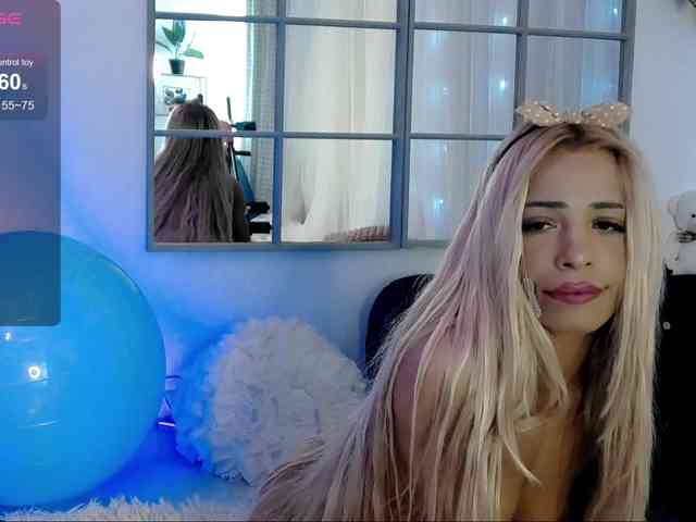 SarahRaiynex webcam