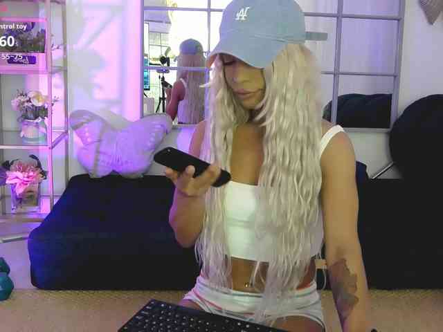 SarahRaiynex webcam