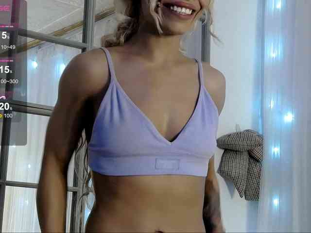 SarahRaiynex webcam
