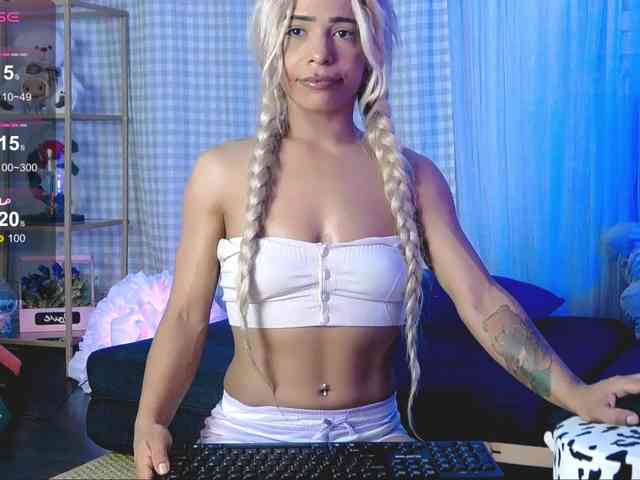 SarahRaiynex webcam