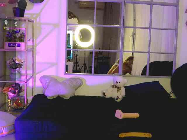 SarahRaiynex webcam