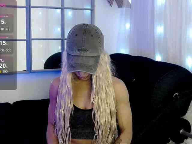 SarahRaiynex webcam