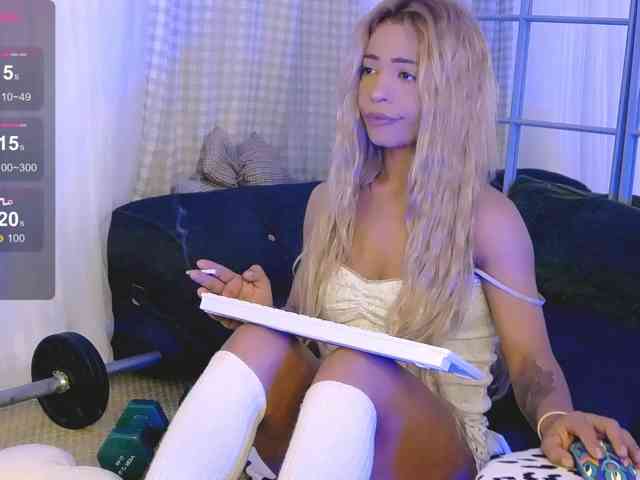 SarahRaiynex webcam