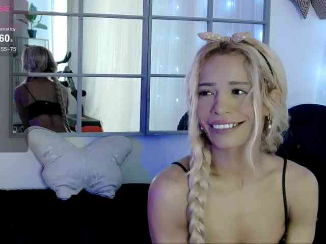 SarahRaiynex webcam